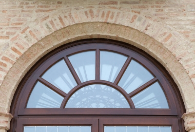 sopra porta in legno